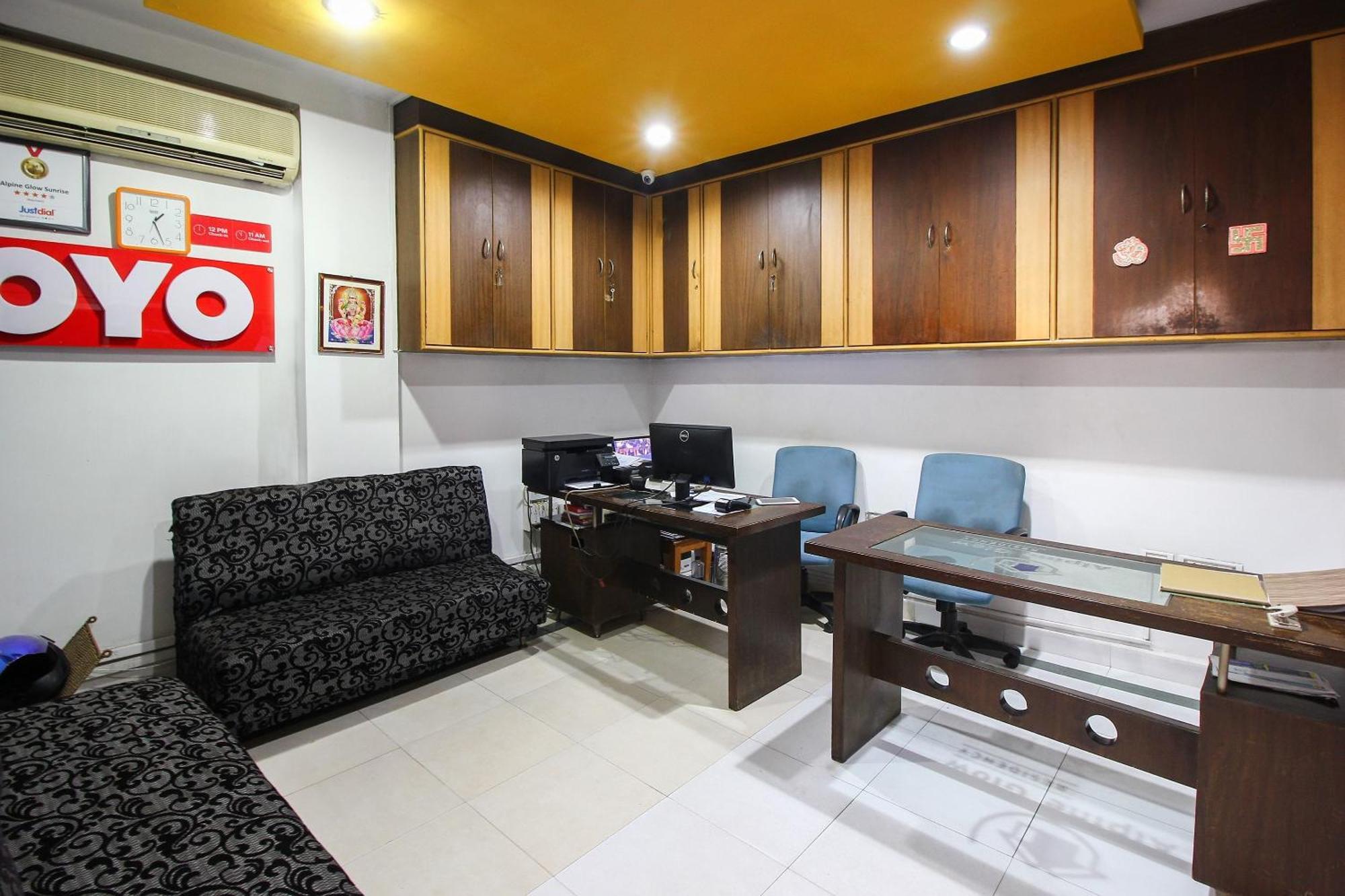 Super Collection O Begumpet Formerly Alpine Glow Sunrise Hyderabad Exterior foto